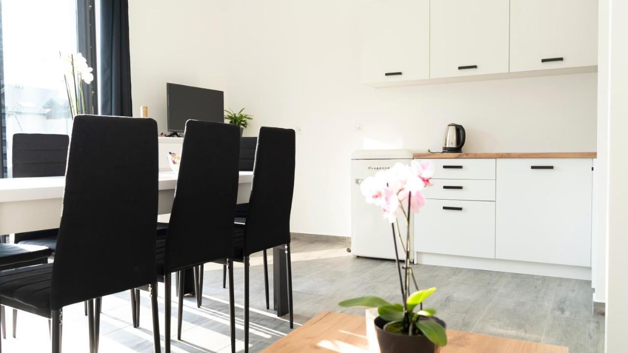 Osada Sluszewo - Apartamenty Restauracja Wydarzenia กเนียวินอ ภายนอก รูปภาพ